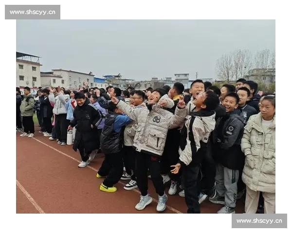 团结一心勇夺胜利记一场激动人心的校园拔河比赛